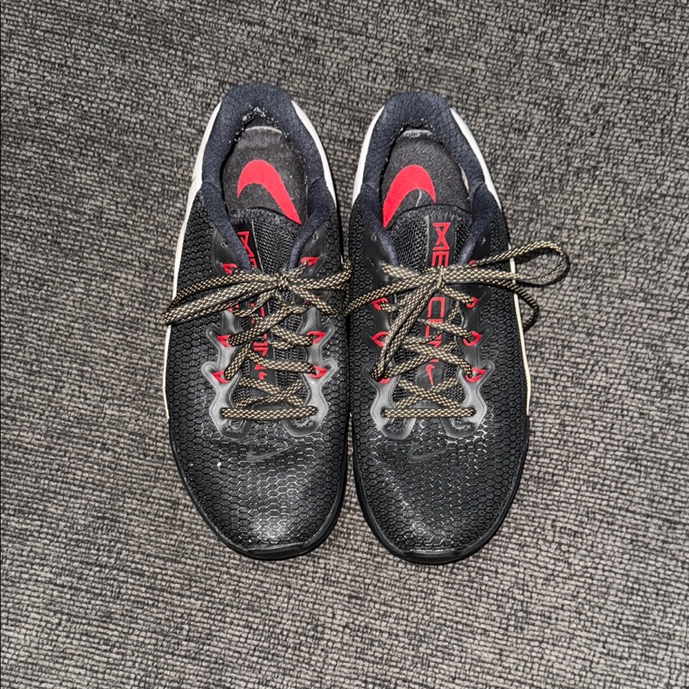 Nike women’s Macon 5